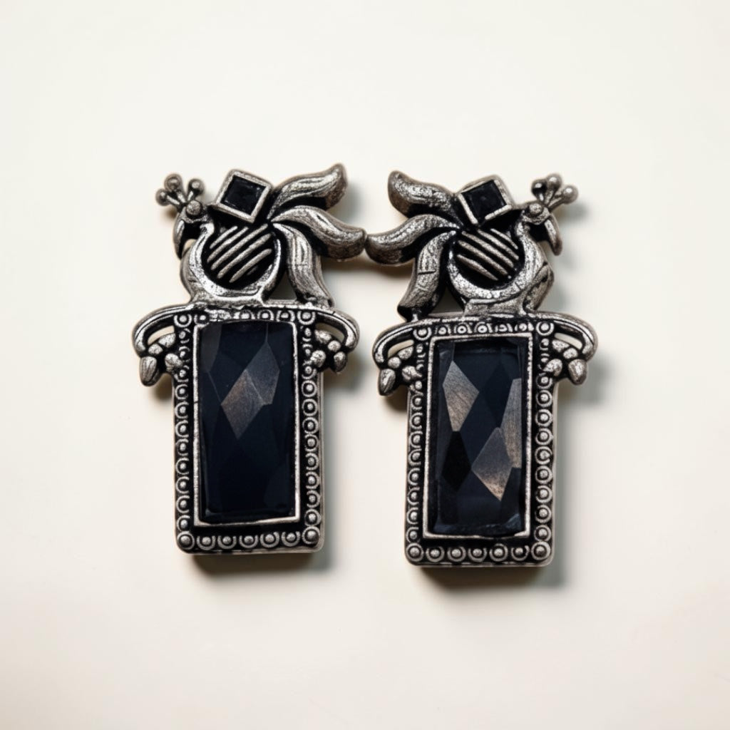 Regal Stud Earrings – Black